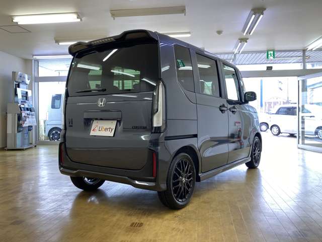 ホンダ Ｎ　ＢＯＸ カスタム ６６０ ブラック スタイル R8年 (四国) 99