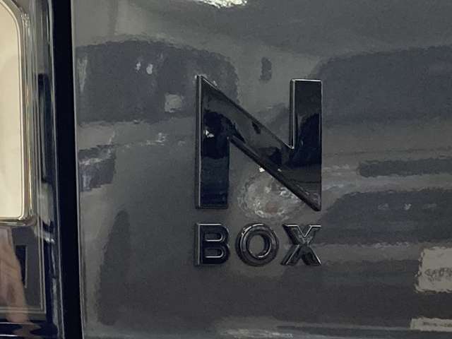 ホンダ Ｎ　ＢＯＸ カスタム ６６０ ブラック スタイル R8年 (四国) 99