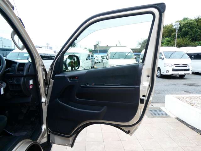 トヨタ ハイエースバン レクビィ R1年 (関東) 99
