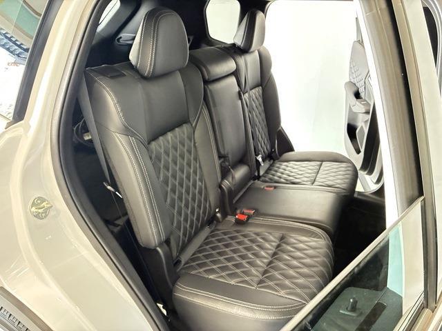 三菱 アウトランダーＰＨＥＶ ＰＨＥＶ ２．４ Ｐ ４ＷＤ R4年 (中国) 99