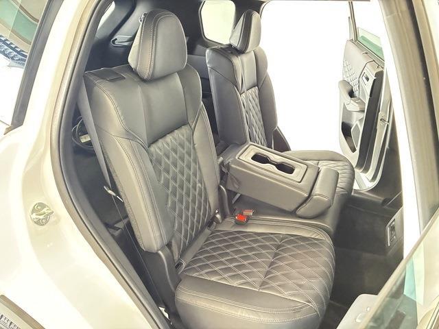 三菱 アウトランダーＰＨＥＶ ＰＨＥＶ ２．４ Ｐ ４ＷＤ R4年 (中国) 99