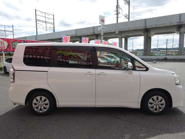 トヨタ ヴォクシー ２．０ Ｘ Ｌエディション H24年 (中国) 99