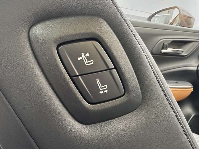 トヨタ クラウン　クロスオーバー　ハイブリッド ２．４ ＲＳ アドバンスト Ｅ－ＦＯＵＲ ＡＤＶＡＮＣＥＤ ４ＷＤ R4年 () 99