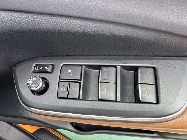トヨタ クラウン　クロスオーバー　ハイブリッド ２．４ ＲＳ アドバンスト Ｅ－ＦＯＵＲ ＡＤＶＡＮＣＥＤ ４ＷＤ R4年 () 99
