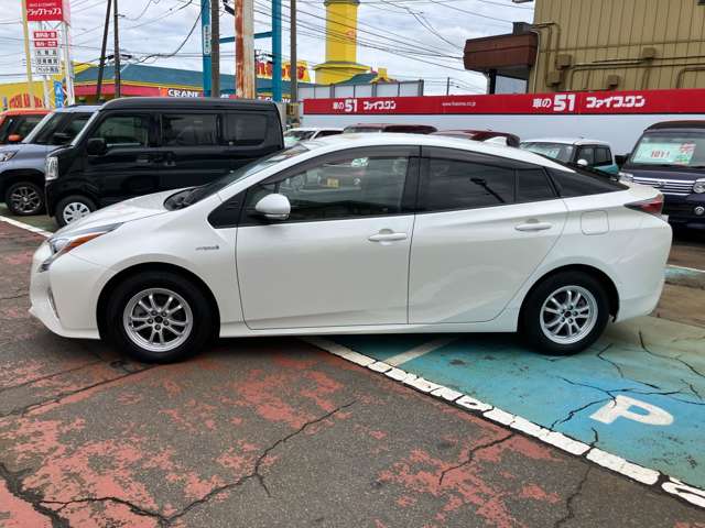 トヨタ プリウス １．８ Ｓ セーフティ プラス Ｅ－ＦＯＵＲ ４ＷＤ H30年 () 99
