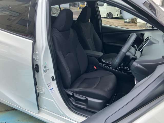 トヨタ プリウス １．８ Ｓ セーフティ プラス Ｅ－ＦＯＵＲ ４ＷＤ H30年 () 99