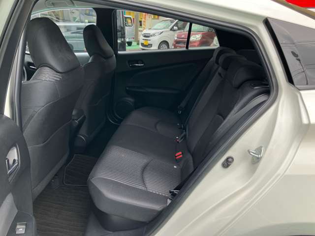 トヨタ プリウス １．８ Ｓ セーフティ プラス Ｅ－ＦＯＵＲ ４ＷＤ H30年 () 99