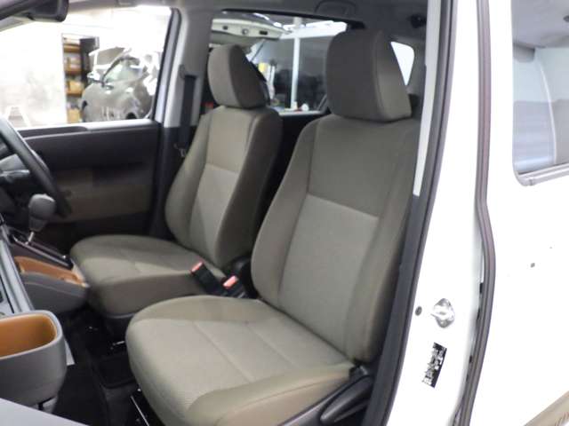 トヨタ シエンタ　ハイブリッド ハイブリッド １．５ Ｇ Ｅ－ＦＯＵＲ ４ＷＤ R7年 () 99