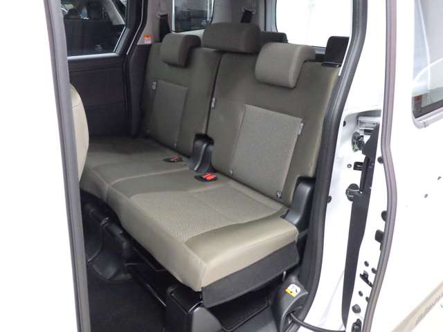 トヨタ シエンタ　ハイブリッド ハイブリッド １．５ Ｇ Ｅ－ＦＯＵＲ ４ＷＤ R7年 () 99