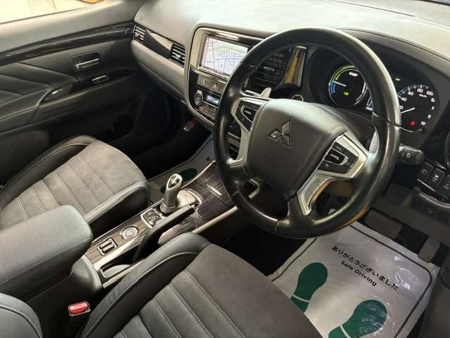 三菱 アウトランダーＰＨＥＶ ２．０ Ｇ セーフティパッケージ ４ＷＤ H28年 (関東) 99