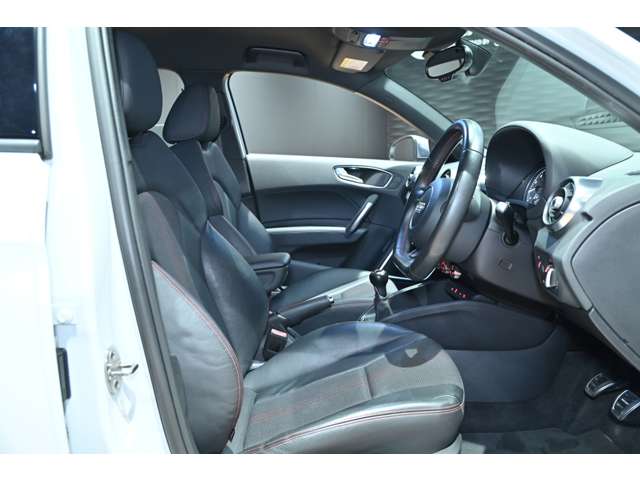 アウディ Ｓ１　スポーツバック ２．０ ４ＷＤ H27年 () 99