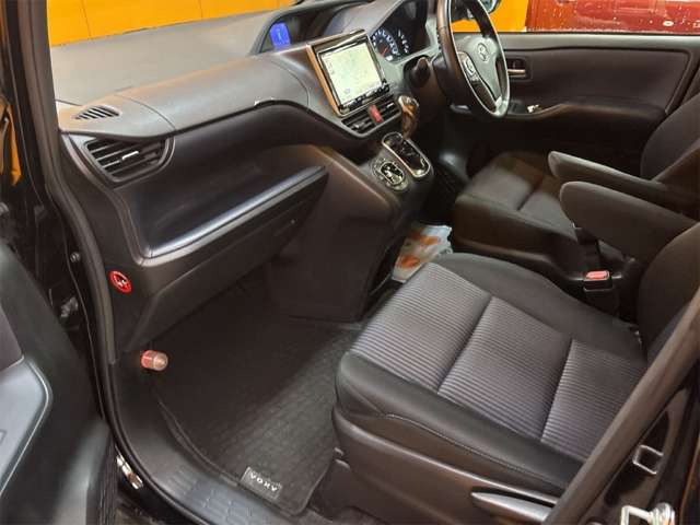 トヨタ ヴォクシー ２．０ ＺＳ H29年 () 99