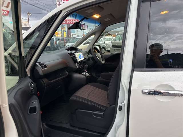 日産 セレナ ２．０ ハイウェイスター Ｓ－ＨＹＢＲＩＤ H25年 () 99
