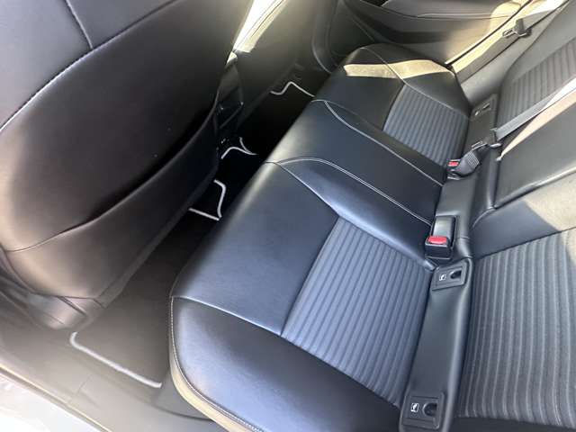 トヨタ カローラ　ツーリング　ハイブリッド １．８ ハイブリッド ＷＸＢ Ｅ－ＦＯＵＲ ４ＷＤ R3年 () 99