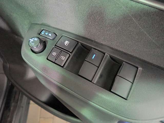 トヨタ ヤリスクロス　ハイブリッド １．５ ハイブリッド Ｚ アドベンチャー Ｅ－ＦＯＵＲ ４ＷＤ R5年 () 99