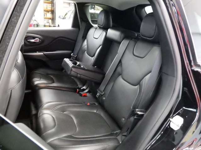 ジープ チェロキー ロンジチュード ローンチエディション ４ＷＤ R1年 (東北) 99