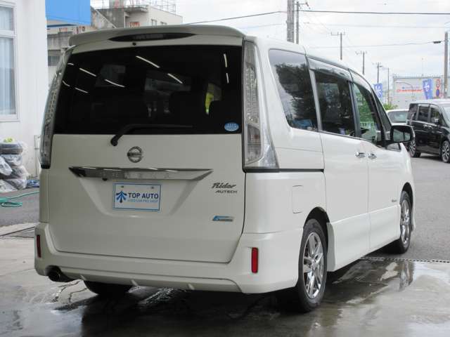 日産 セレナ ２．０ ライダー ブラックライン Ｓ－ＨＹＢＲＩＤ H25年 (関東) 99
