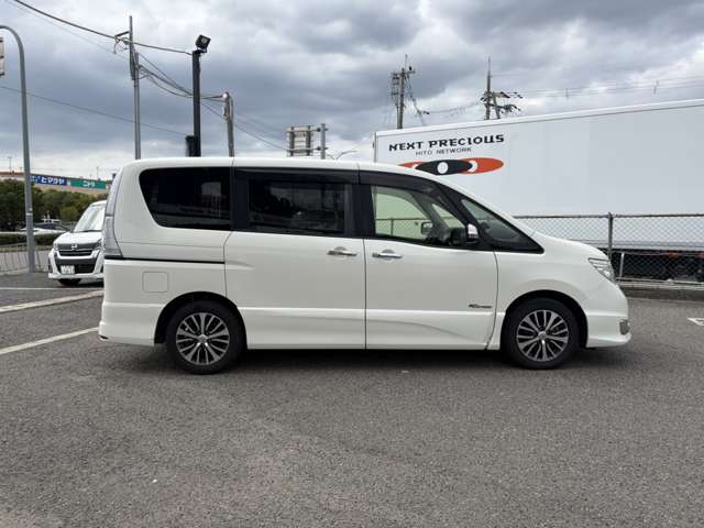 日産 セレナ ２．０ ハイウェイスター Ｓ－ＨＹＢＲＩＤ H26年 (近畿) 99