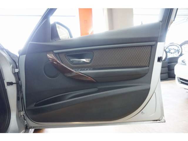 ＢＭＷ ３シリーズ ３２０ｉ　ラグジュアリー H24年 (近畿) 99