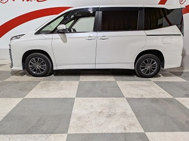 トヨタ ヴォクシー １．８ ハイブリッド Ｓ－Ｚ Ｅ－ＦＯＵＲ ４ＷＤ R4年 (東北) 99