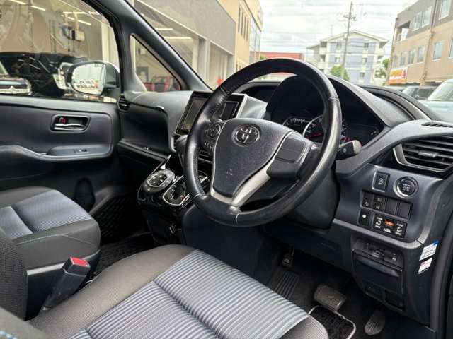 トヨタ ヴォクシー ２．０ ＺＳ 煌ＩＩ H29年 () 99