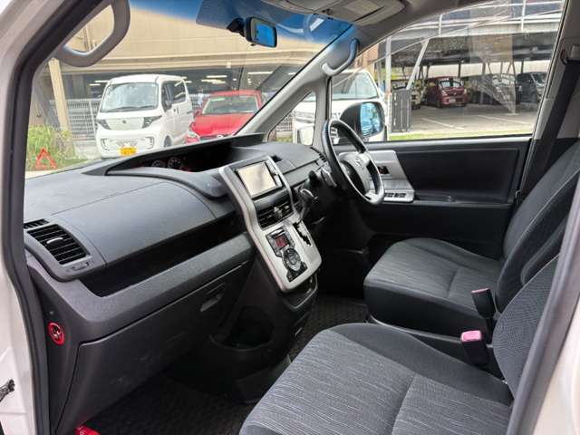 トヨタ ノア ２．０ ＳＩ H23年 () 99