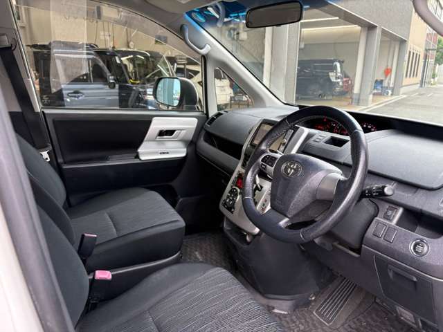 トヨタ ノア ２．０ ＳＩ H23年 () 99