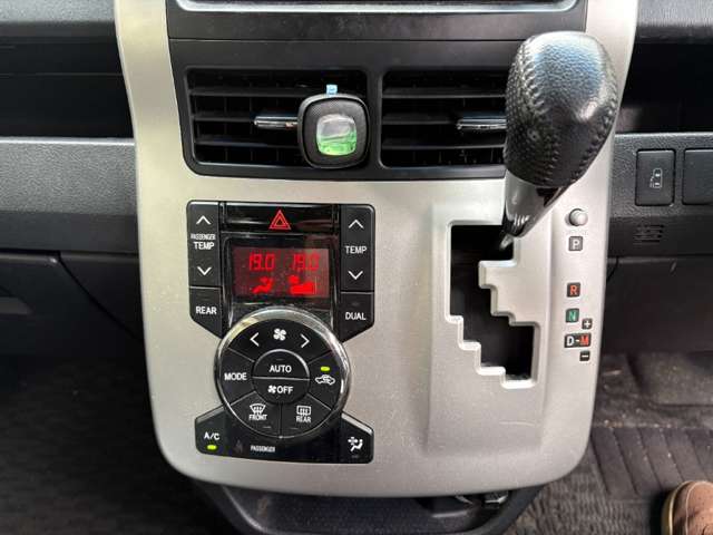 トヨタ ノア ２．０ ＳＩ H23年 () 99