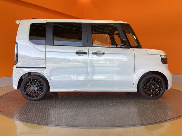 ホンダ Ｎ　ＢＯＸ カスタム ６６０ ターボ ブラック スタイル R8年 (近畿) 99