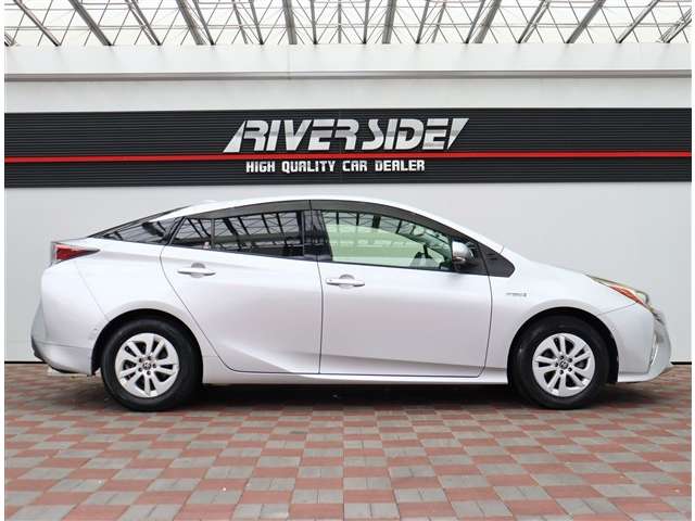 トヨタ プリウス １．８ Ｓ セーフティ プラス Ｅ－ＦＯＵＲ ４ＷＤ H29年 (関東) 99