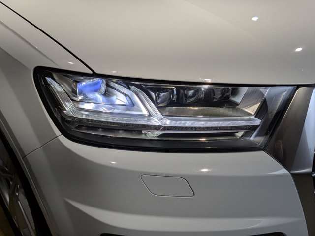 アウディ Ｑ７ ２．０ ＴＦＳＩ クワトロ Ｓラインパッケージ ４ＷＤ H28年 (関東) 99