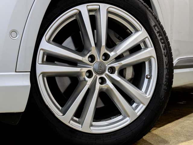 アウディ Ｑ７ ２．０ ＴＦＳＩ クワトロ Ｓラインパッケージ ４ＷＤ H28年 (関東) 99
