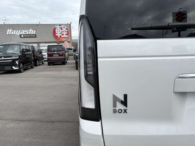 ホンダ Ｎ　ＢＯＸ カスタム ６６０ R8年 () 99