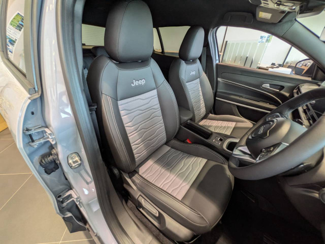 ジープ アベンジャー ４ＸＥ ハイブリッド アップランド ４ＷＤ R8年 (四国) 99