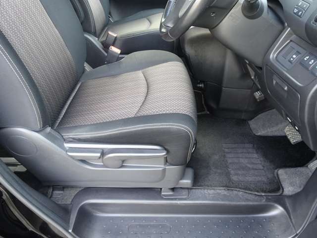 日産 セレナ ２．０ ハイウェイスター Ｓ－ＨＹＢＲＩＤ H26年 (東海) 99
