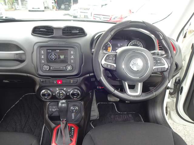 ジープ レネゲード トレイルホーク ４ＷＤ H28年 (東北) 99