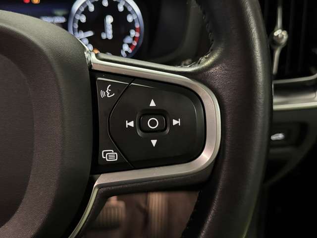 ボルボ Ｖ６０ Ｔ５　モメンタム R1年 (関東) 99