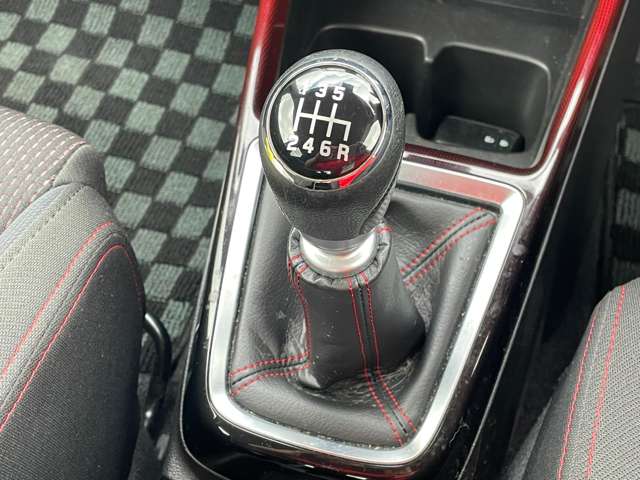 スズキ スイフト スポーツ １．４ セーフティパッケージ装着車 R1年 (近畿) 99