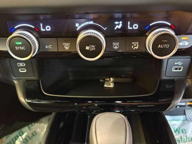 ホンダ ヴェゼル １．５ Ｅ：ＨＥＶ ＲＳ R8年 (近畿) 99
