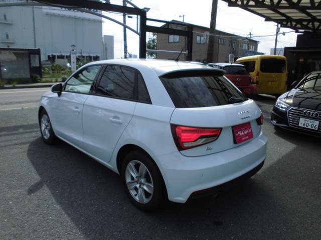 アウディ Ａ１　スポーツバック １．０　ＴＦＳＩ H29年 (近畿) 99