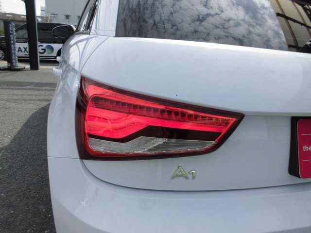 アウディ Ａ１　スポーツバック １．０　ＴＦＳＩ H29年 (近畿) 99
