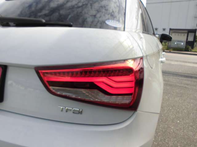 アウディ Ａ１　スポーツバック １．０　ＴＦＳＩ H29年 (近畿) 99