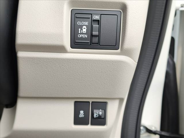 ホンダ Ｎ　ＢＯＸ ６６０ ４ＷＤ R8年 (関東) 99
