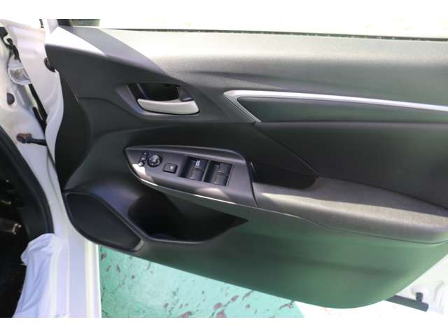 ホンダ フィット １．３ １３Ｇ Ｆパッケージ H27年 (関東) 99
