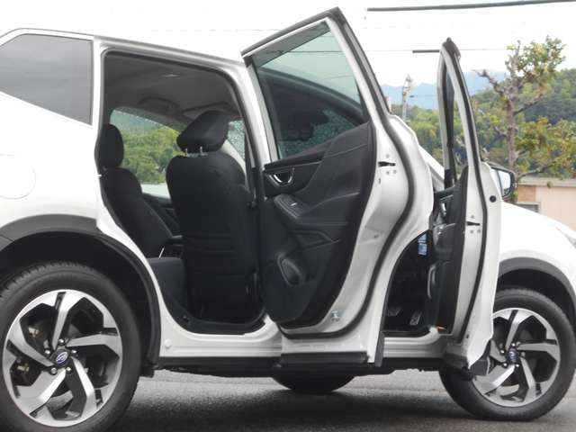 スバル フォレスター　ハイブリッド ２．０ アドバンス ４ＷＤ R4年 () 99