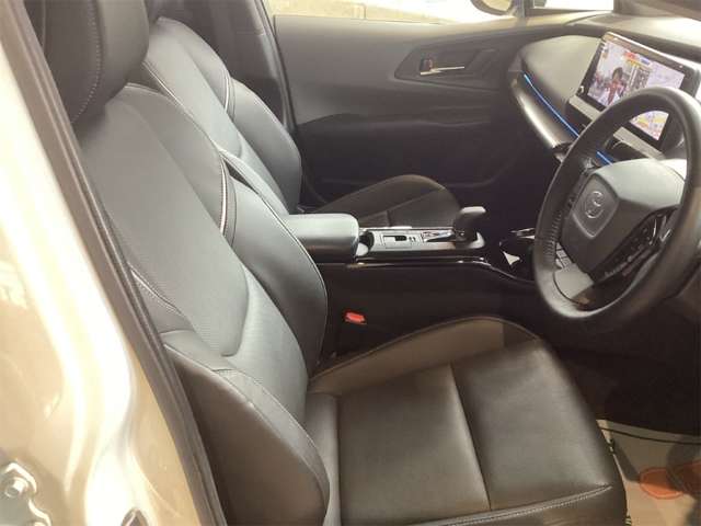 トヨタ プリウス ２．０ Ｚ Ｅ－ＦＯＵＲ ４ＷＤ R5年 () 99