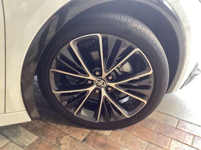 トヨタ プリウス ２．０ Ｚ Ｅ－ＦＯＵＲ ４ＷＤ R5年 () 99