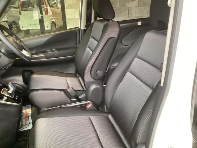 日産 セレナ １．２ Ｅ－ＰＯＷＥＲ ハイウェイスター Ｖ R1年 () 99