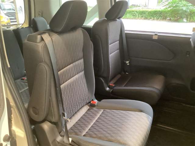 日産 セレナ １．２ Ｅ－ＰＯＷＥＲ ハイウェイスター Ｖ R1年 () 99
