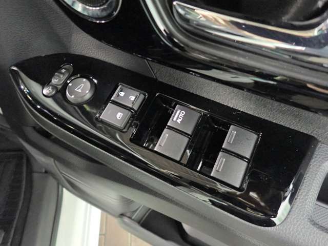 ホンダ Ｎ　ＢＯＸ カスタム ６６０ Ｌ R5年 () 99